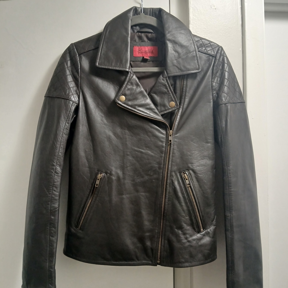 Elegant Black Leather Jacket for Women